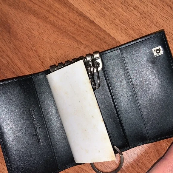 NWOT Salvatore Ferragamo Leather Key Holder